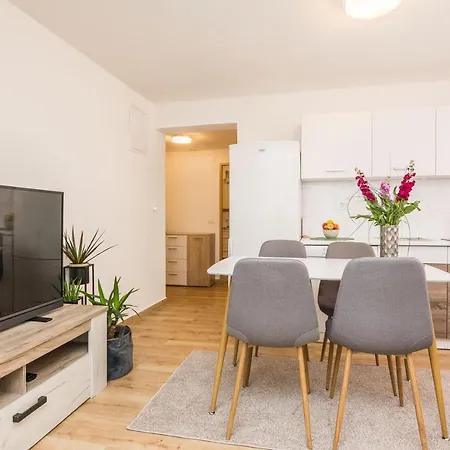 Cosy Near The Sport Center And Exercise Park Visnjik - Apartman