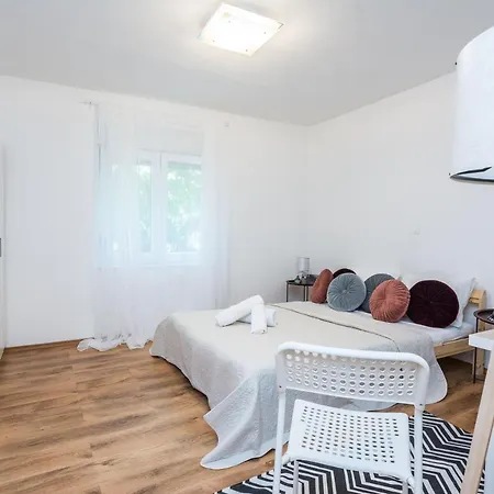 Apartman Cosy Near The Sport Center And Exercise Park Visnjik - *