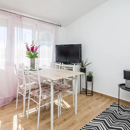 Cosy Near The Sport Center And Exercise Park Visnjik - Apartman