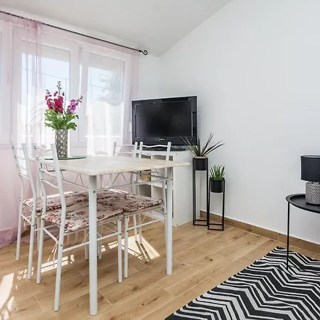 Cosy Near The Sport Center And Exercise Park Visnjik - Apartman Zadar