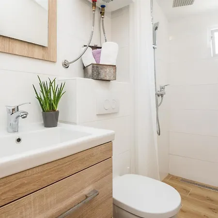 Cosy Near The Sport Center And Exercise Park Visnjik - Apartman *