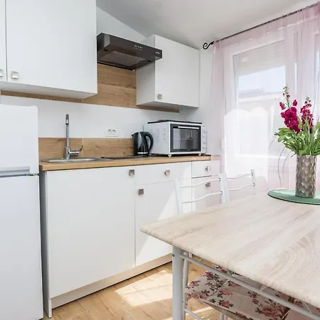 Cosy Near The Sport Center And Exercise Park Visnjik - Apartman Zadar