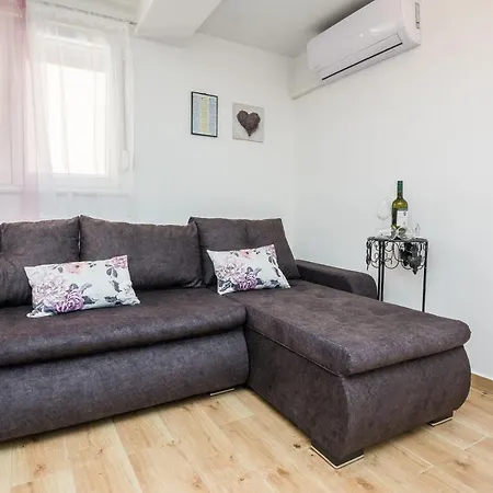 Cosy Near The Sport Center And Exercise Park Visnjik - Apartman Zadar